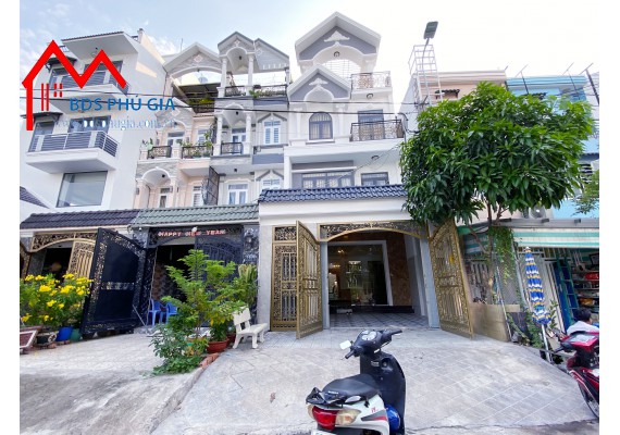 Nhà mặt tiền đường 20m  Huỳnh Tấn Phát thị trấn Nhà Bè 